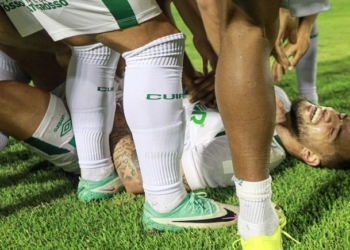 André Luís marca em goleada do Cuiabá e dedica gol à mãe, que morreu há um mês