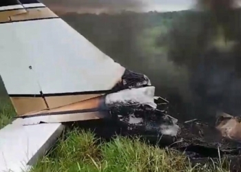 Aeronave clandestina vinda da Bolívia faz pouso forçado em MT e é incendiada