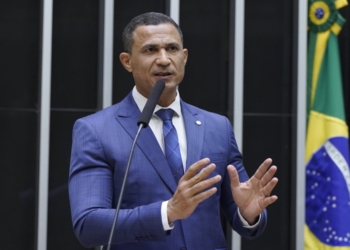 Projeto de Coronel Assis que pede plebiscito sobre prisão perpétua volta a ganhar força no Congresso