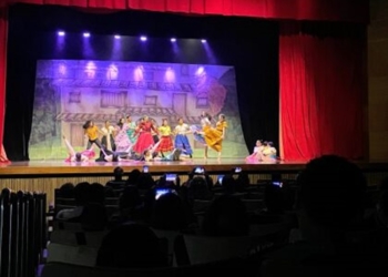Crianças de oito unidades públicas se encantam em espetáculo infantil de dança