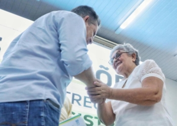 “Nunca pensei que um dia receberia um presente tão valioso”, afirma contemplada com escritura da 1ª casa aos 70 anos