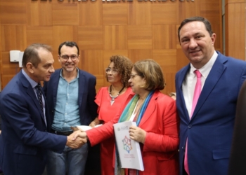 Wilson Santos entrega relatório da CST da Mulher à ministra Cida Gonçalves