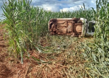 Pastor capota carro na MT-010; missionária fica gravemente ferida