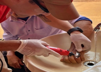 Bombeiros fazem a retirada de anel preso em dedo de homem