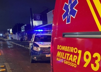 Homem é surpreendido por dois assassinos em bar e acaba sendo executado a sangue frio