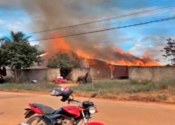 Incêndio destrói residência em Nova Monte Verde; possibilidade de curto-circuito é investigada
