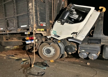 Motorista morre durante engavetamento entre quatro veículos; veja vídeo