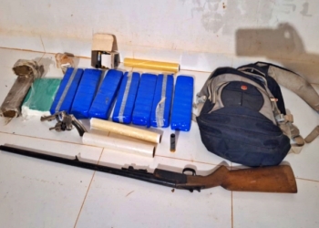 Integrantes de facção criminosa são presos com armas e tabletes de maconha