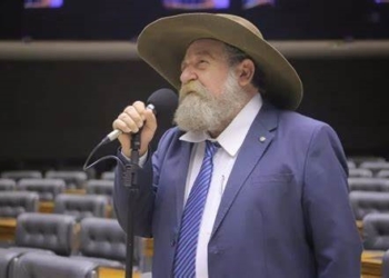 Câmara dos Deputados declara vago mandato de Amália Barros e convoca Nelson Barbudo