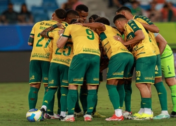 Covarde até na coletiva