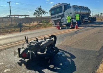 Entregador morre após bater de frente com carreta tanque na BR-163