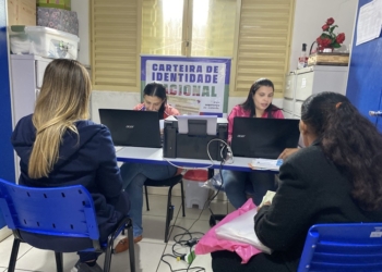 Estudantes da educação especial em Várzea Grande recebem nova carteira de identidade gratuitamente