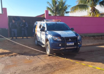 Dois são mortos e um menor apreendido em confronto com a PM durante roubo em boate