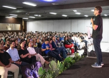 Medalhista olímpico Flávio Canto revela os segredos de alta performance para centenas de pessoas em Cuiabá