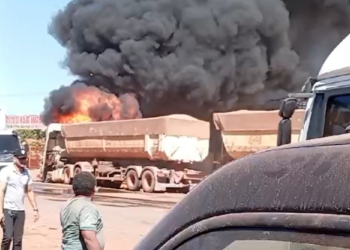 Carreta pega fogo na Rodovia dos Imigrantes durante colisão e trânsito fica parado; veja o vídeo