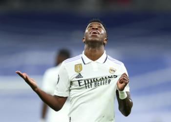 Vinicius Jr. brilha e Real Madrid levanta sua 15ª taça da Liga dos Campeões