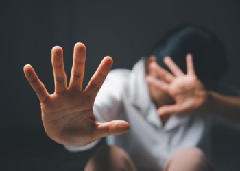 Homem é preso por assediar prima de 19 anos durante festa da família