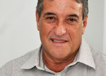 Vereador protocola denúncia no MP contra ex-reitor suspeito de matar gata com golpe de machado