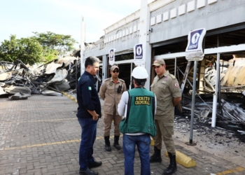 Prefeito acompanha trabalho das equipes no Shopping Popular e reforça compromisso de apoiar comerciantes