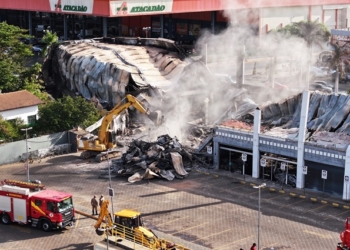 Prefeito acompanha trabalho das equipes no Shopping Popular e reforça compromisso de apoiar comerciantes