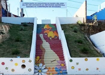 Associação de Moradores revitaliza escadaria do bairro São João del Rey