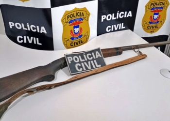 Homem tenta matar vizinho com tiro de espingarda após desentendimento