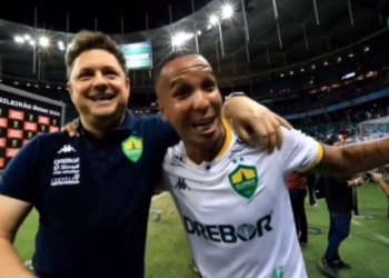 De volta aos gramados após quase 3 meses, Deyverson abraça Cristiano e diz: “a gente se ama”