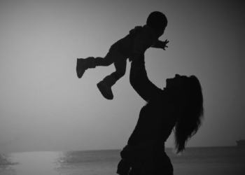 Liminar garante jornada de trabalho diferenciada para mãe de criança no espectro autista