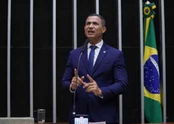 Assis propõe mais rigor contra ministro que não comparecer à convocação da Câmara