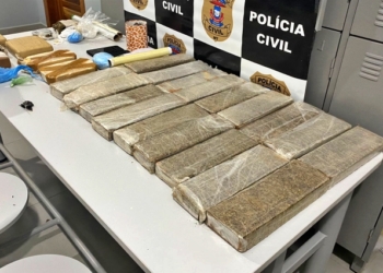 Mulher é presa e adolescente é apreendida com cerca de 25 quilos de entorpecentes