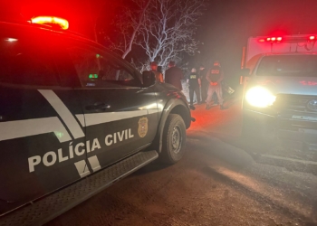 Corpo de homem é encontrado com rosto desfigurado, sinais de tortura e pés e mãos amarradas