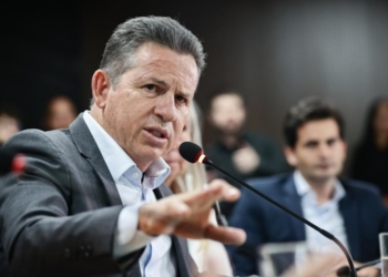 Governador manda projeto para proibir uso de celular em sala de aula pelos alunos