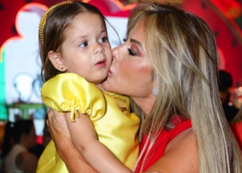 Poliana Rocha revela que se afastou da web em aniversário de Maria Flor: ‘Aproveitar’