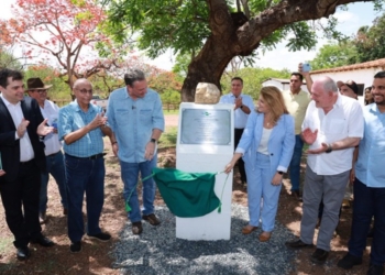 Fávaro inaugura a pedra fundamental de nova Unidade Mista de Pesquisa e Inovação na Baixada Cuiabana