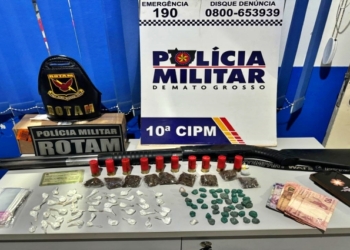 Suspeito é preso com 96 porções de drogas e espingarda em chácara