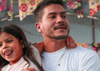 Arthur Aguiar faz festa surpresa para a filha após Sophia Cardi: ‘Beto Carreiro World’