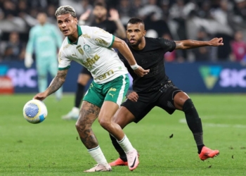 Corinthians vence o Palmeiras e respira no Brasileirão