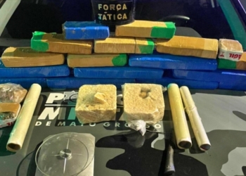 Polícia Militar apreende 18 tabletes de maconha e cocaína escondidos em tambor