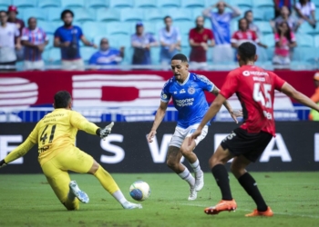 Bahia arranca empate nos acréscimos contra o Athletico-PR na Fonte Nova