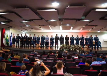 Corpo de Bombeiros concede medalhas a civis, militares e veteranos por contribuições à corporação