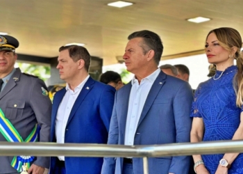 Mendes se despede em discurso emocionado e cobra melhoria salarial para a PM