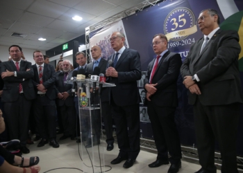 Em evento com ministros do Supremo, Mauro critica “estupidez coletiva” e sai em defesa da democracia