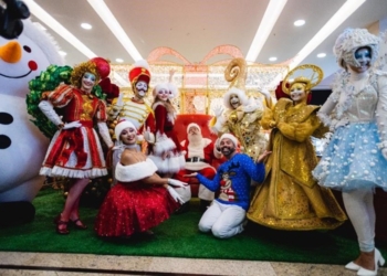 Papai Noel celebra 20 anos de temporada natalina no Pantanal Shopping e chega com espetáculo mágico