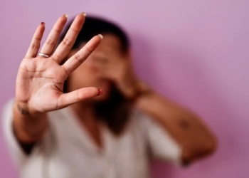 Violência contra mulher negra: maioria dos casos começa na juventude