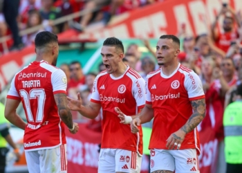 Internacional goleia Red Bull Bragantino e amplia invencibilidade no Brasileirão