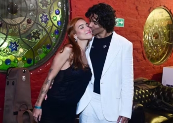 Vanessa Lopes aposta em vestido justinho para prestigiar show do namorado: ‘Linda’