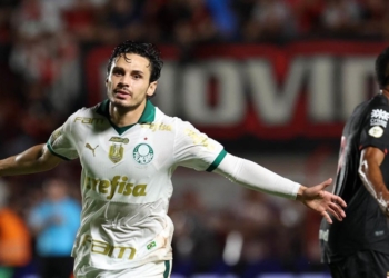 Palmeiras vence Atlético-GO e assume a liderança do Brasileirão