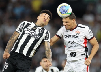 Botafogo empata com o Vitória e perde a liderança do Brasileirão para o Palmeiras
