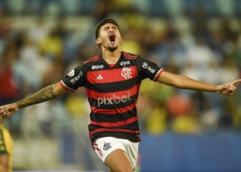Flamengo vira sobre Cuiabá na Arena Pantanal e segue na disputa pelo Brasileirão