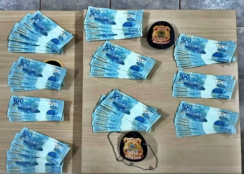 Homem é preso pela PF ao receber 50 cédulas falsas de R$ 100 pelos Correios